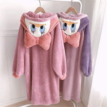 Cargar imagen en el visor de la galería, Bata Dormir Peluche Daisy Blanca Nieves Suave Soft OnlyShop Mexico
